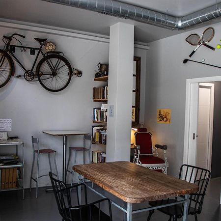 Acola Sport Hostel Pontevedra Bagian luar foto