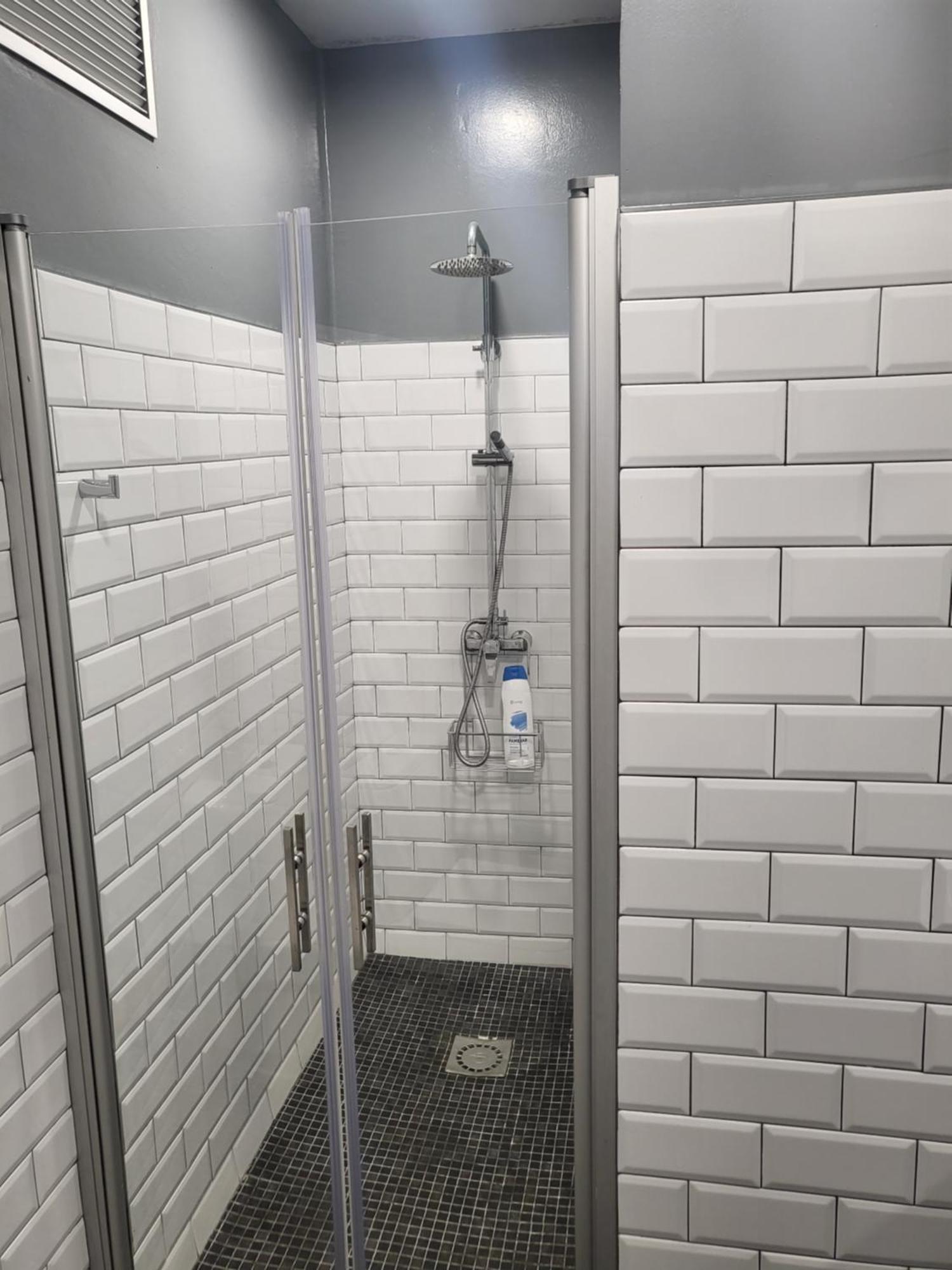 Acola Sport Hostel Pontevedra Bagian luar foto
