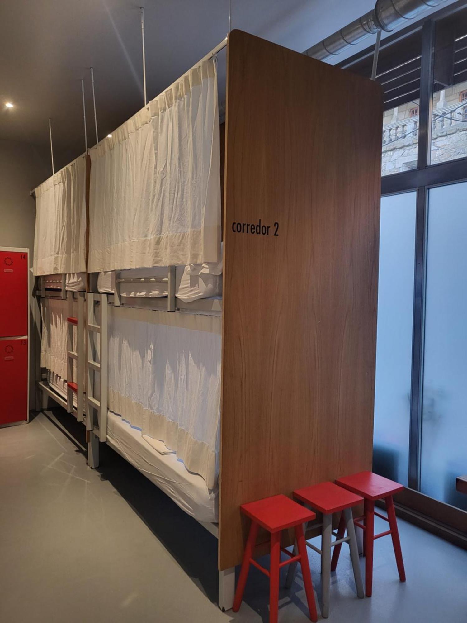 Acola Sport Hostel Pontevedra Bagian luar foto